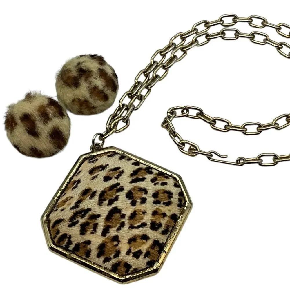 Vintage 60s Leopard Animal Print Necklace And Clip On Earrings - 2.5in pendant